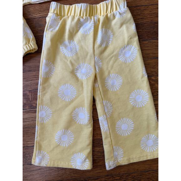 Rachel Zoe Girls' Yellow Sun Sweat Set Size 18 Months - Picture 3 of 6